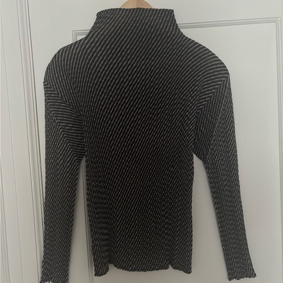 Issey Miyake Monochrome Textured Top - Picture 1 of 4